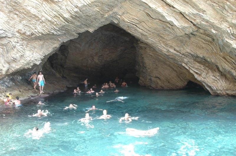 Голубая пещера турция. Голубая пещера Олюдениз. Пещеры Олюдениз спелеология. Фетхие пещеры. Фетхие гроты плавание в пещерах.