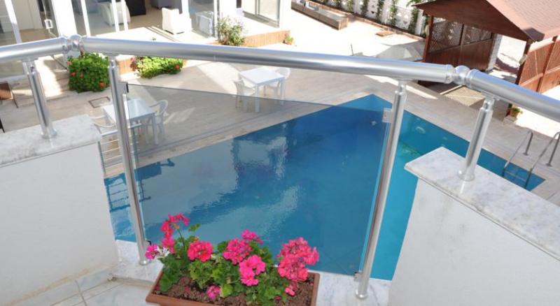 Merkez Apart 20TL 05367390751 Havuzlu Denize 300 m En İyi