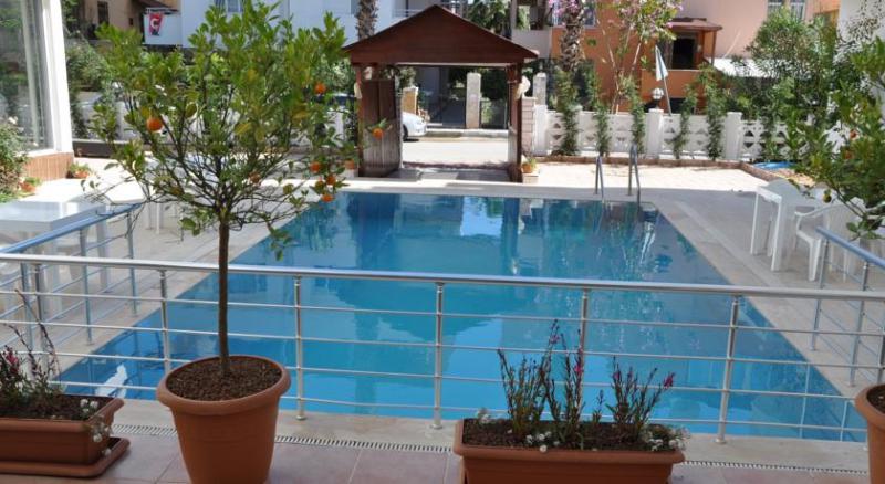 Merkez Apart 20TL 05367390751 Havuzlu Denize 300 m En İyi