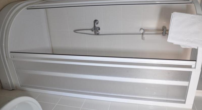 Merkez Apart 20TL 05367390751 Havuzlu Denize 300 m En İyi